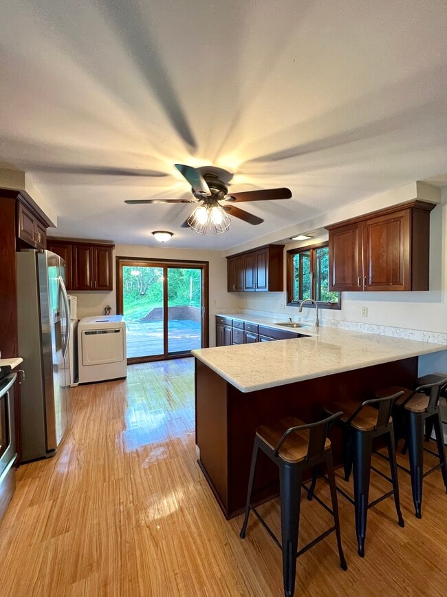 27 W Main St, Unit Upper in Attica, NY - Foto de edificio - Building Photo