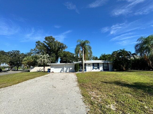 305 Bay Vista Ave in Osprey, FL - Building Photo - Building Photo