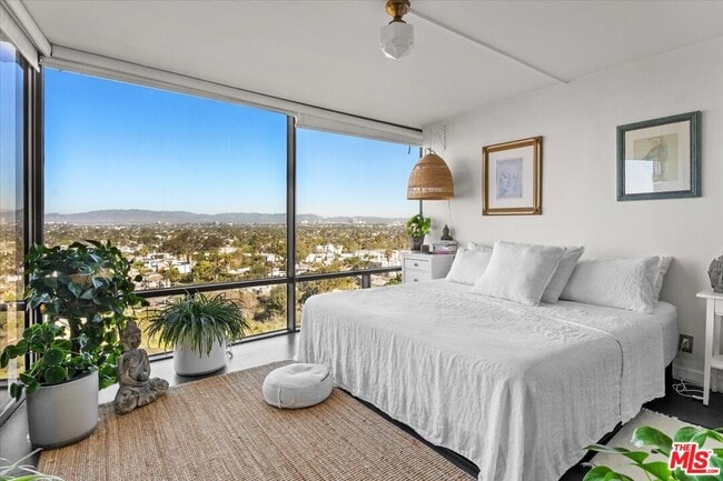 property at 4316 Marina City Dr