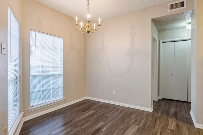 The Retreat at Lake Highlands in Dallas, TX - Building Photo - Interior Photo