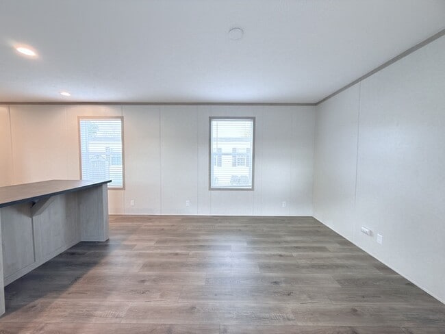 52705 Van Buren Dr in Chesterfield, MI - Foto de edificio - Building Photo