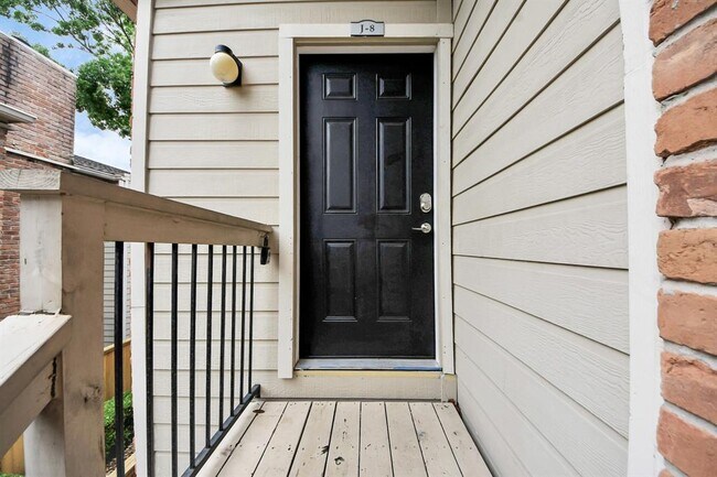 2001 Bering Dr in Houston, TX - Building Photo - Building Photo