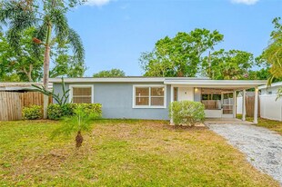 1113 53rd St S in Gulfport, FL - Building Photo