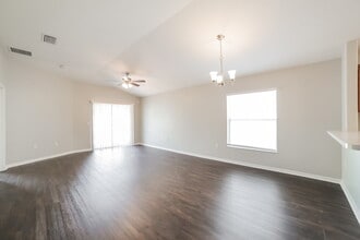 7329 Lumber Port Dr in Ruskin, FL - Foto de edificio - Building Photo