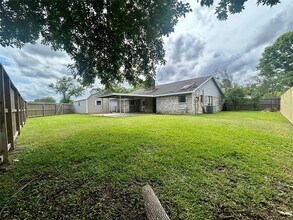2711 Laurel Creek Way in Pearland, TX - Foto de edificio - Building Photo