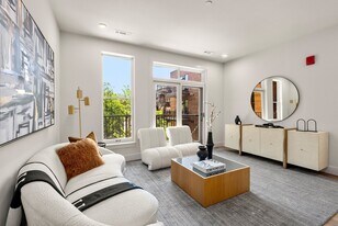 566 Columbus Ave in Boston, MA - Building Photo