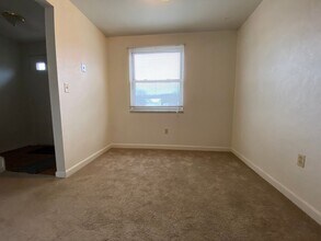 735 Hemlock Square in Zelienople, PA - Building Photo - Building Photo