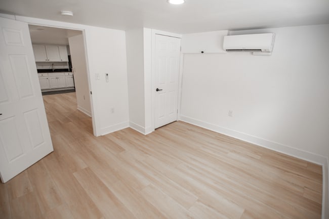 1388 W 83rd St, Unit 111 in Cleveland, OH - Building Photo - Building Photo