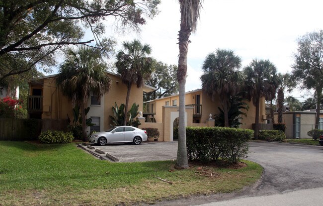 410 S Tampania Ave in Tampa, FL - Foto de edificio - Building Photo