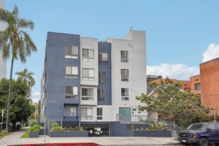 700 S. Berendo Ave in Los Angeles, CA - Building Photo