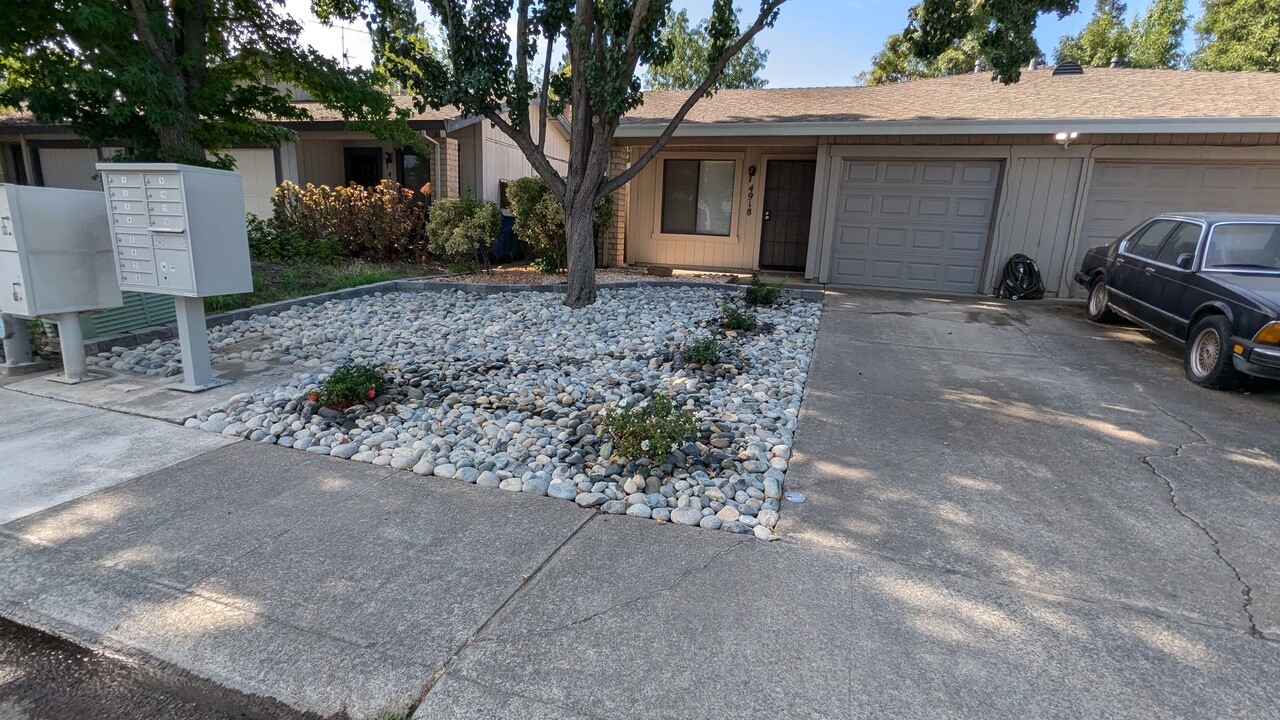 4918 Saddlerock Way in Sacramento, CA - Building Photo