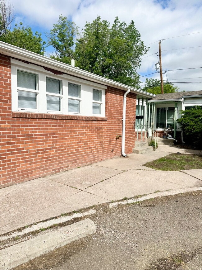 property at 716 E 17th St