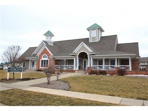 2664 Triple Crown Ln, Unit 8 in Iowa City, IA - Foto de edificio - Building Photo