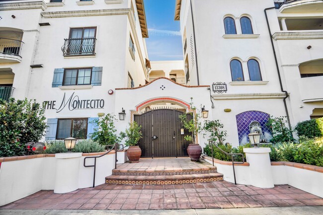 13308 Valleyheart Dr in Los Angeles, CA - Building Photo - Building Photo