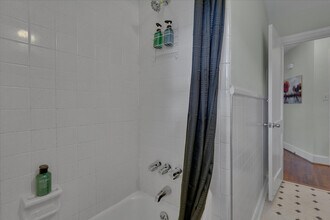 1001 Watts St in Durham, NC - Building Photo - Building Photo