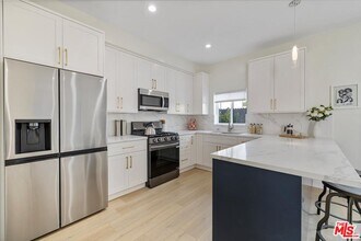 5413 1/2 Homeside Ave in Los Angeles, CA - Building Photo - Building Photo
