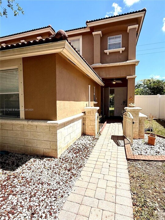 4943 SW 35th Terrace in Fort Lauderdale, FL - Building Photo