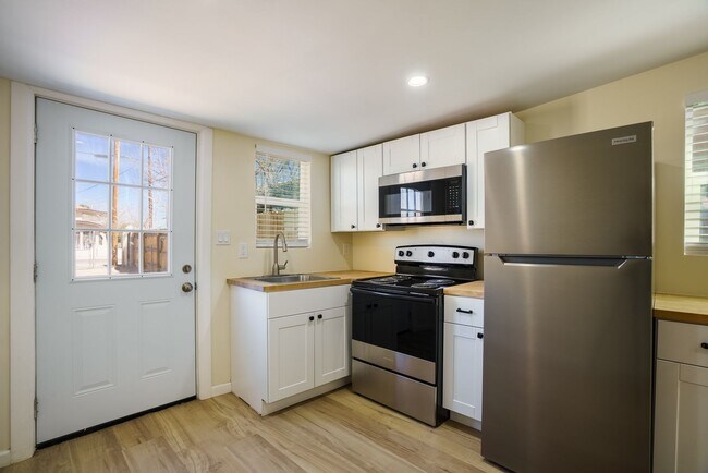 505 Headingly Ave NW-Unit -Casita in Albuquerque, NM - Building Photo - Building Photo