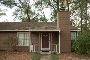 2031Hanover Court in Tallahassee, FL - Building Photo