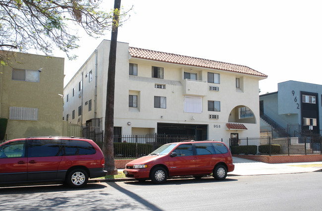 958 Magnolia Ave in Los Angeles, CA - Foto de edificio - Building Photo