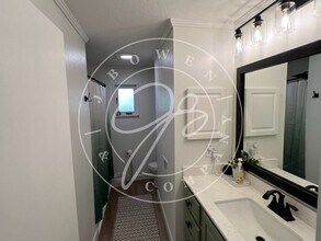 6016 Angleview Dr in Sylvania, OH - Building Photo - Building Photo