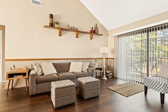 217 Village Bay in Lake Arrowhead, CA - Building Photo - Building Photo