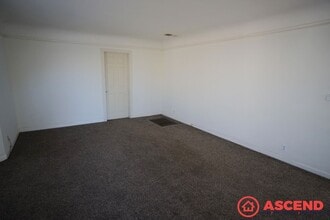 1906 Carrere St in Bakersfield, CA - Building Photo - Building Photo