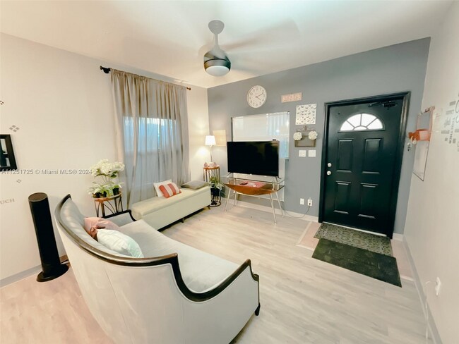 3680 SW 26th St in Miami, FL - Foto de edificio - Building Photo