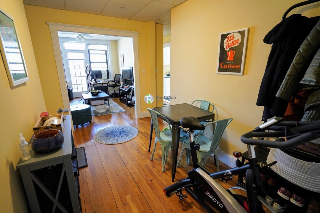 7 Carol Ave in Boston, MA - Building Photo