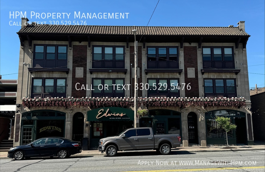 12381 Cedar Rd in Cleveland Heights, OH - Building Photo