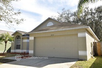 6939 Crown Lake Dr in Gibsonton, FL - Foto de edificio - Building Photo