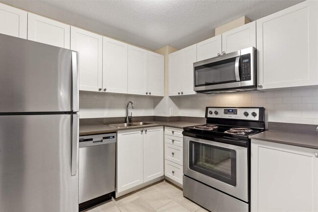 The Woodbine in Ottawa, ON - Foto de edificio - Building Photo