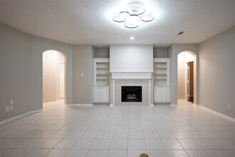 105 N Holly Laurel Cir in Spring, TX - Building Photo - Building Photo