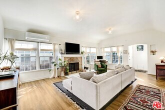 4385 Scandia Way in Los Angeles, CA - Building Photo - Building Photo