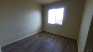 445 E Hamilton Ave, Unit 2 in El Centro, CA - Foto de edificio - Building Photo