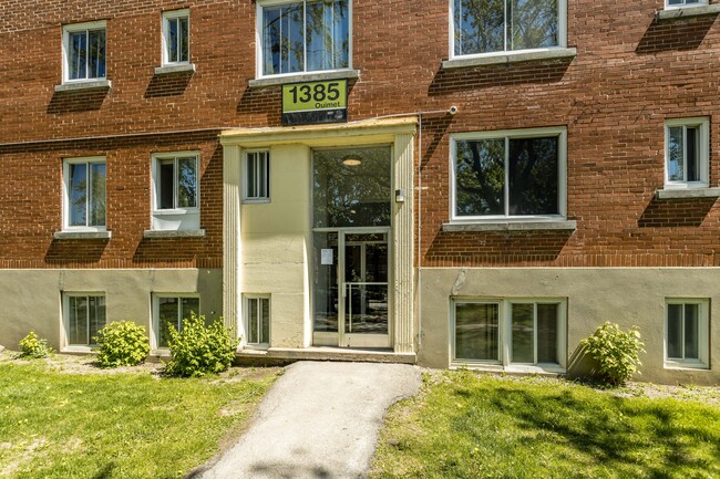 1395 Ouimet Rue in Montréal, QC - Building Photo - Building Photo