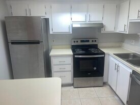 4185 Oak Terrace Dr in Greenacres, FL - Building Photo