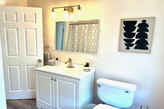 1686 Lee Rd in Cleveland Heights, OH - Building Photo - Building Photo