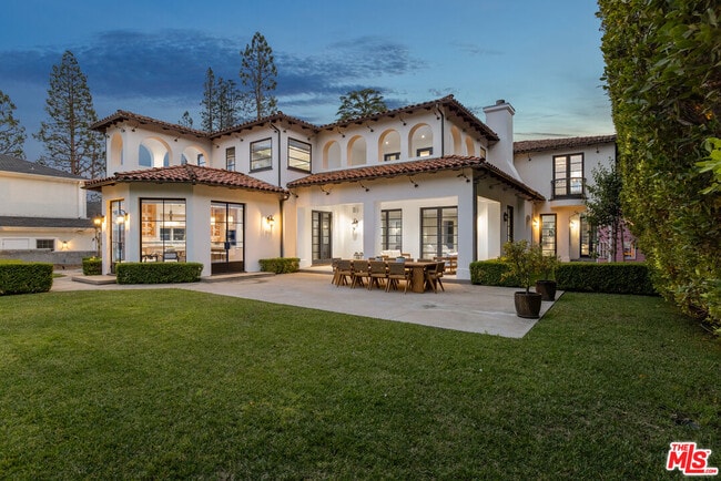 706 N Crescent Dr in Beverly Hills, CA - Building Photo - Building Photo