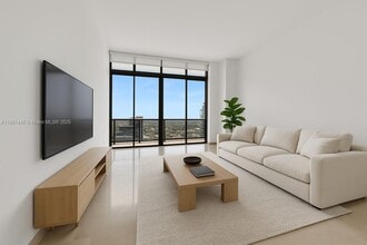 68 SE 6th St in Miami, FL - Building Photo - Building Photo