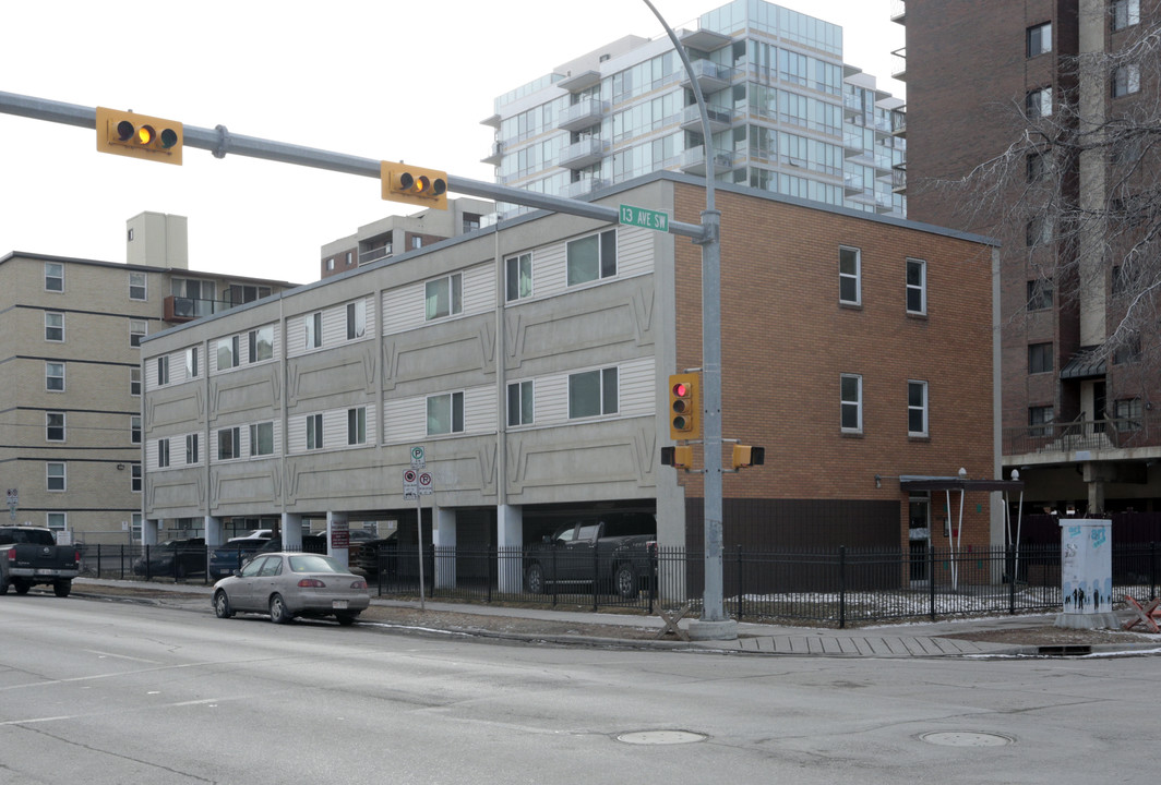 Central Beltline Apartments in Calgary, AB - Building Photo