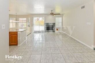 8571 Spring Green Dr in Houston, TX - Foto de edificio - Building Photo
