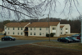 Ashley Oaks Apartments in Richmond, VA - Foto de edificio - Building Photo