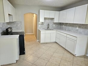 1205 W Wrenway Ave in Orange, TX - Building Photo - Building Photo