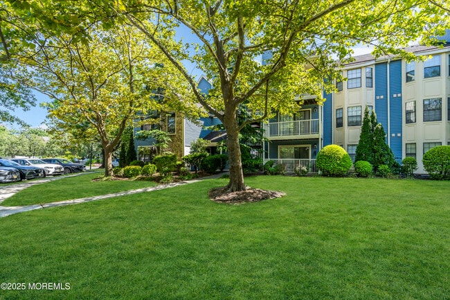 260 Crosspointe Dr in East Brunswick, NJ - Building Photo - Building Photo