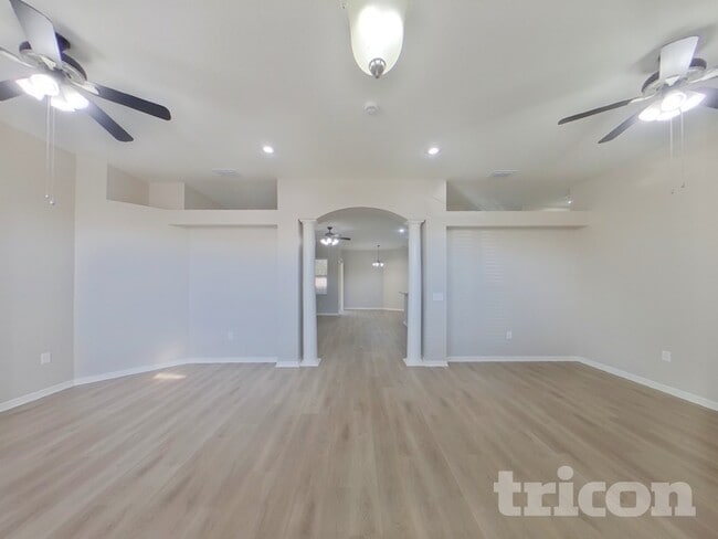 1810 Cattleman Dr in Brandon, FL - Building Photo - Building Photo