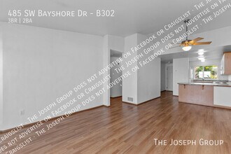 485 SW Bayshore Dr in Oak Harbor, WA - Building Photo - Building Photo