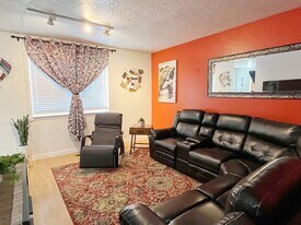 7533 Regal Mountain Dr in Anchorage, AK - Building Photo