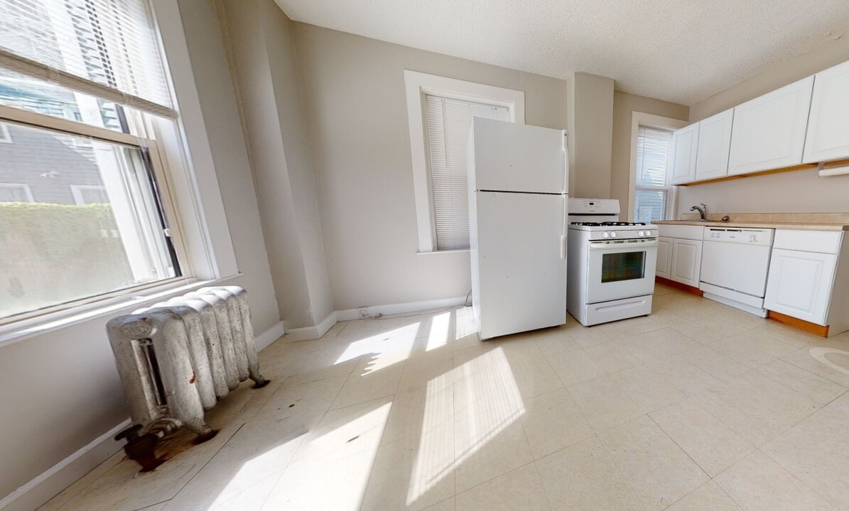 5 Elmer St, Unit 2T in Cambridge, MA - Building Photo