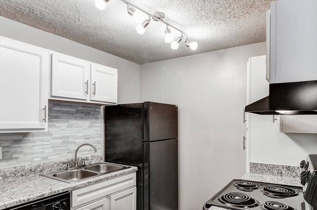 Gregory Lane Apartments in Acworth, GA - Building Photo - Building Photo